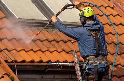 Démoussage et hydrofuge de toiture à Montmurat